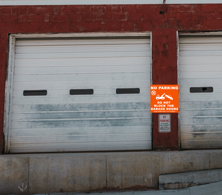 NO PARKING/ DO NOT BLOCK THE GARAGE DOORS Sign